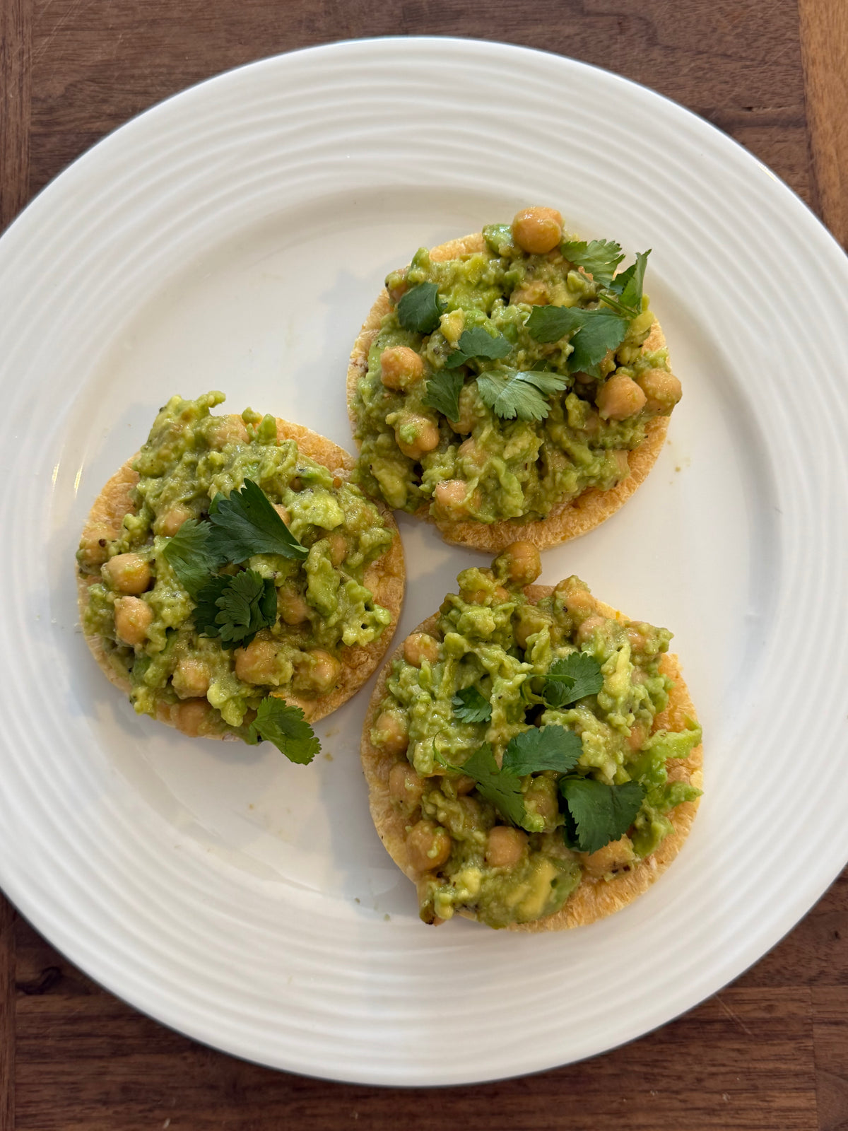 Avocado & Chickpea Ricecakes