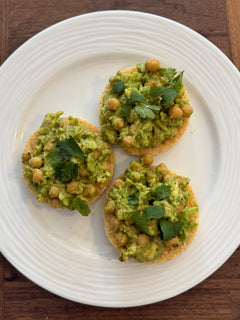 Avocado & Chickpea Ricecakes